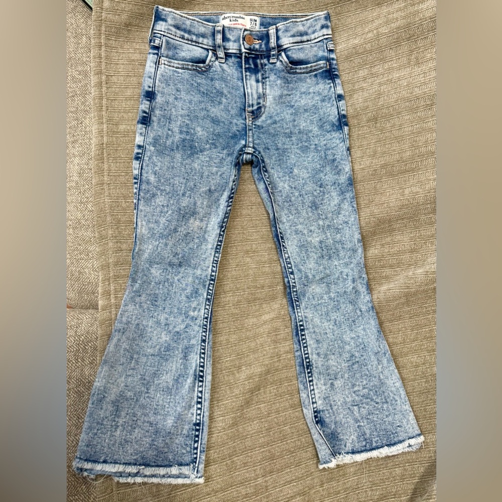 abercrombie kids Light Acid Wash- ankle flare jeans- 7/8